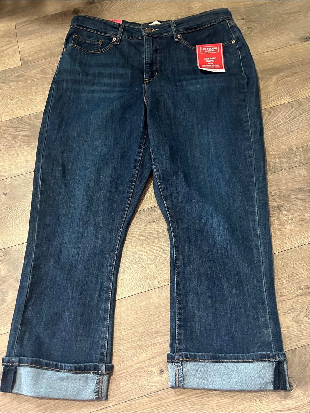 Levi Strauss Signature Mid Rise Capri Jeans Size 14/ Waist 32 New
